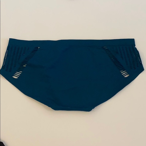 FOUR Victoria’s Secret hiphugger panties M - Picture 7 of 8